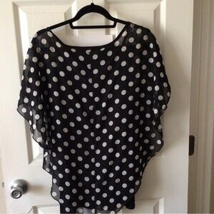 Women’s Flowy white polka dots blouse Sz X L
